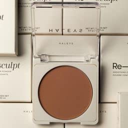 HALEYS Re-sculpt Smoothing Contour Powder (Light) Lightweight, Non-Caking, Nourishing & Skin-Softening, Infused with Shea Butter & Chamomile Flower Water to Soothe Skin