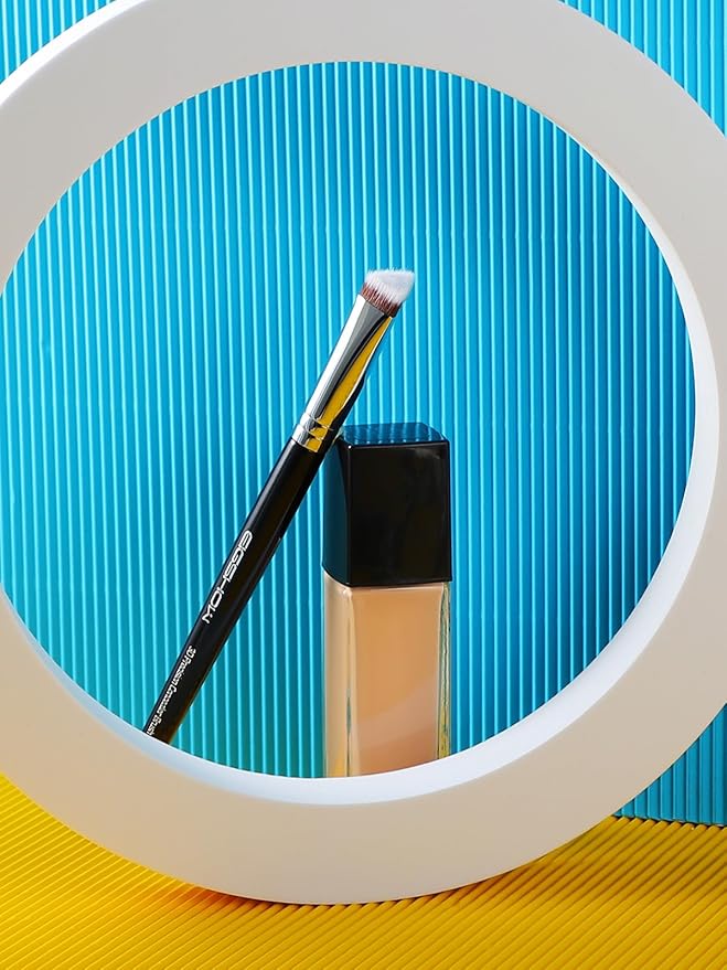 EIGSHOW Concealer Brush Under Eye, Small Triangle Brushes for Precise Coverage Dark Circles Blemishes Acne, Blending Cream and Liquid (F658)